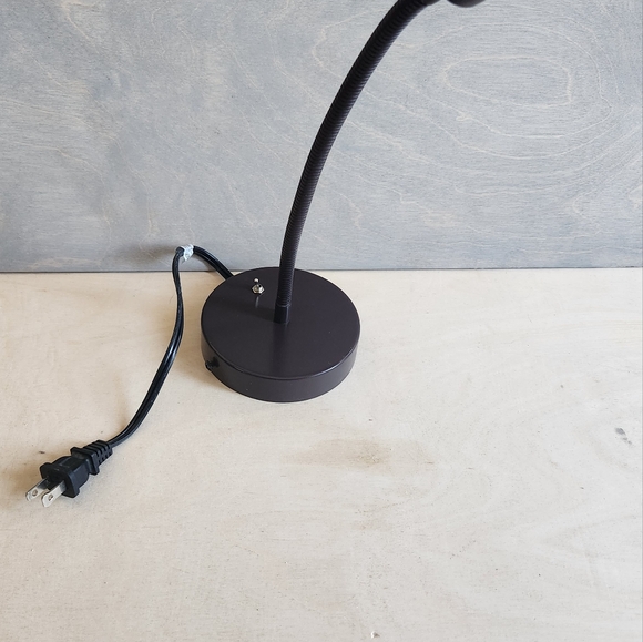 Wall Mounted Plug In Adjustable Reading Lamp - Picture 4 of 10